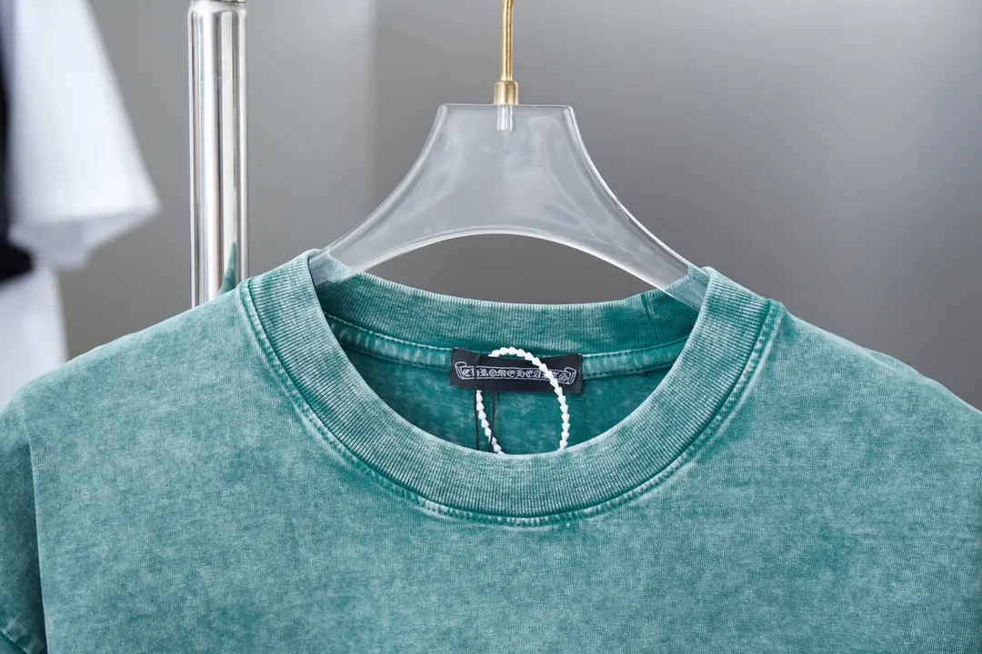 🅿️200 Ch*ome Hearte 25SS early spring new model, short-sleeved with Kro heart logo, hot diamonds, light luxury, essential item for daily commuting for men and women, correct version, welcome to compare, detailed features · 320g 100% pure cotton double yarn jersey fabric · Custom dyed in the same vat, special thickened 32 count double-strand 1X1 thread · Digital direct printing ➕ Australia imported pearlescent diamonds · Ready-to-wear dyeing Then do the faded fried snowflake process, then wash it to make it look old · General washing to improve the effect · Double-needle stitching across the seam process · Original main mark, washed tag brand moisture-proof paper packaging Color: black/apricot/green/maroon Size: S/M/L/XL
